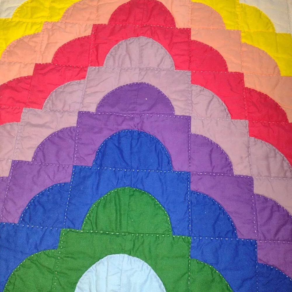 NEW Handmade Stunning Rainbow Baby Quilt/Wall Hanging w Detailed Hand Quilting